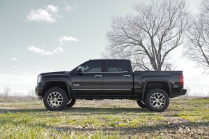 GMC Sierra 1500 Suspension Lift Kit - Rough Country - 5 Inch Lift, Mag-ride, Alu/Stamp Steel - '14-'18